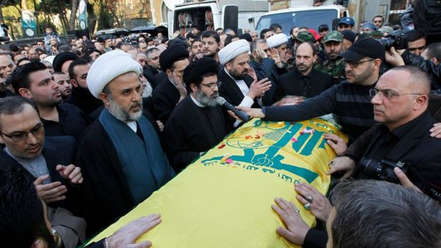Hashem Safieddine addresses mourners at the funeral of Samir Qantar in Beirut (21 December 2015)