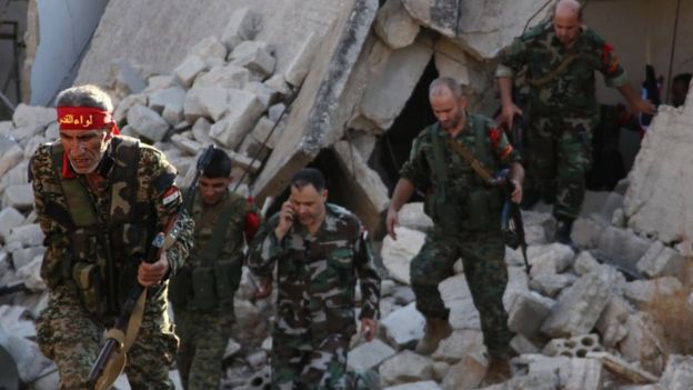 Pro-Syrian government soldiers advance in Aleppo's rebel-held neighbourhoods
