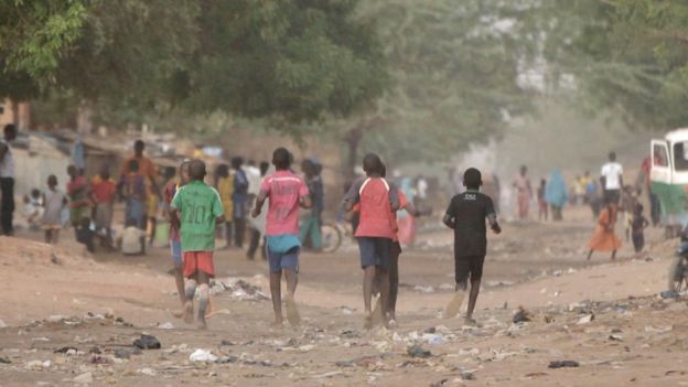 Crowd scene in Niger