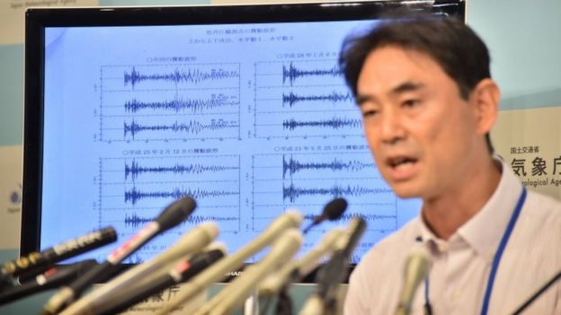 Official at Japan's meteorological agency speaks in front of chart showing seismic activity (9 Sept 2016)