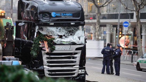 Lorry in daylight, at scene