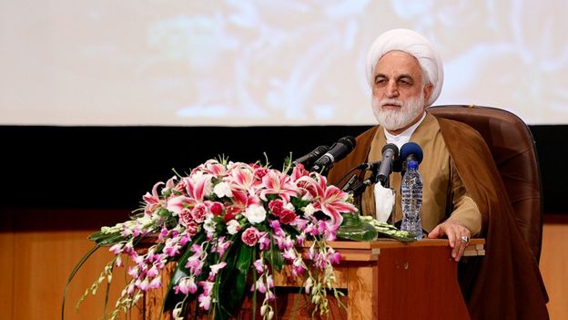 سخنگوی قوه قضائیه ایران می‌گوید باید از وزیر اطلاعات پرسید چرا از موضوع دو تابعیتی‌ها بی خبر است.