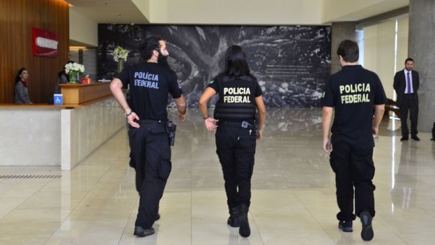 Polícia Federal chega à sede da Odebrecht na 23ª fase da Lava Jato, em fevereiro de 2016