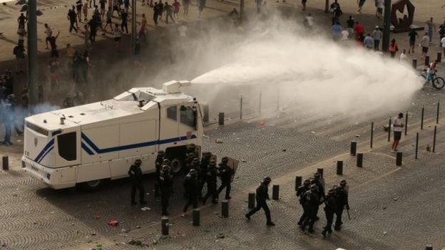 Police use water cannon in Marseille