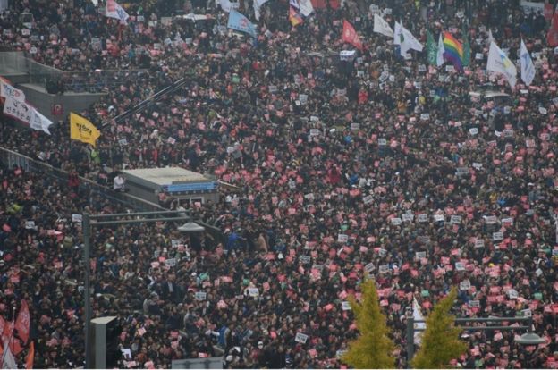 Demonstrators gather as they hold placards calling for the resignation of South Korean President Park Guen-Hye in Gwanghwamun square in central Seoul on November 5, 2016.