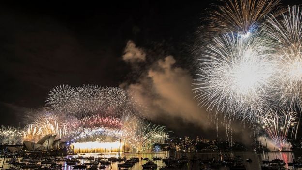 Сидней встретил 2017 год фейерверками над гаванью