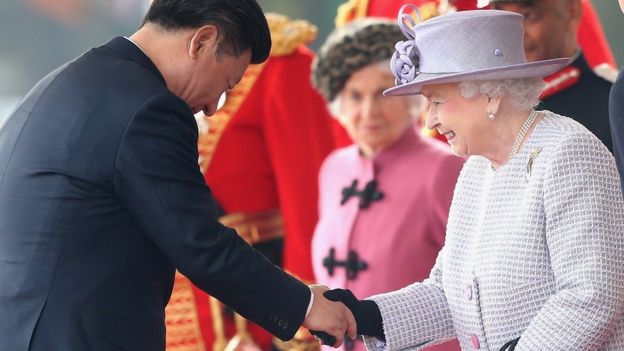 La reina Isabel II y el presidente chino Xi Jinping