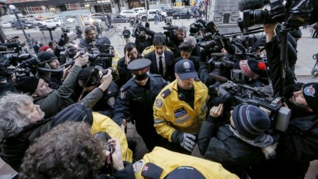 Reports take pictures of Jian Ghomeshi (centre) as he arrives in court in Toronto. Photo: 1 February 2016