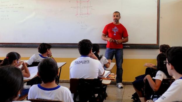 Professor de matemática Márcio Lopes participa da aplicação das provas da Olimpíada Brasileira de Matemática nas escolas públicas