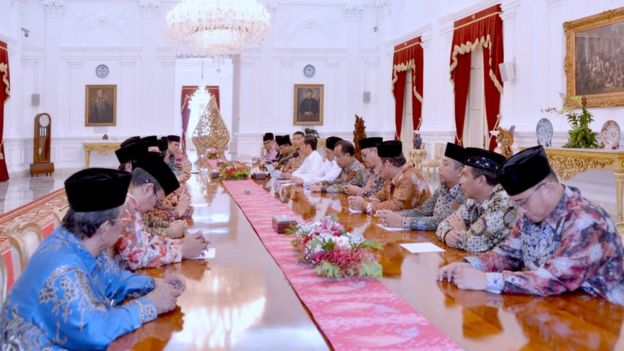 Pertemuan di Istana