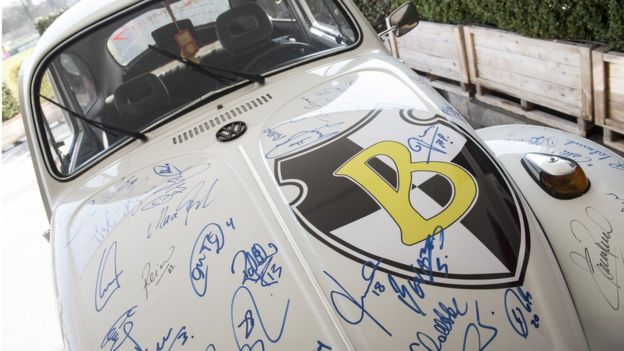 Off Topic : El origen de los autógrafos _91037131_gettyimages-469142036