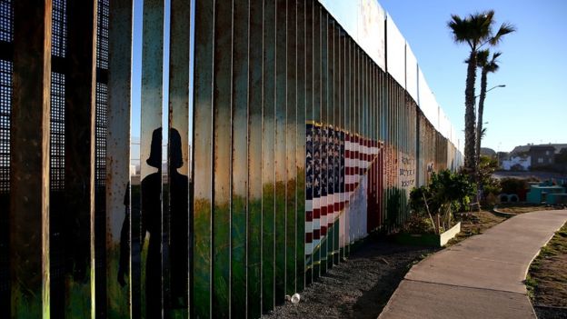 Valla entre Méxco y Estados Unidos en Tijuana