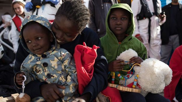 Menores en un centro de acogida de refugiados.