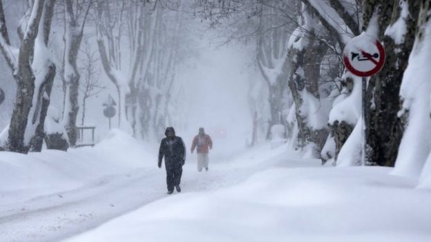People walk in a heavy snowfall in Istanbul, Turkey. Photo: 9 January 2017
