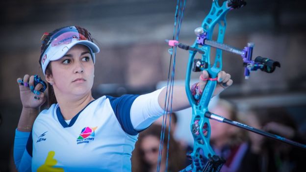 Sara López en acción