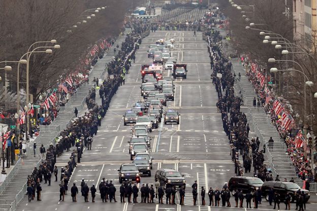 கேபிட்டல் கட்டடம் நோக்கிய பயணம்