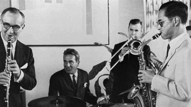 Bhumibol playing with Benny Goodman