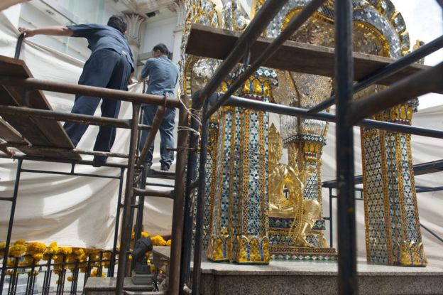 Erawan shrine workers remove scaffolding after craftsmen from the Thai Fine Arts Department finished their repairs on the statue of Lord Brahma, the Hindu God of creation, which was damaged by a bomb attack on 17 August, as the Erawan Shrine reopens for visitors in Bangkok, Thailand, 3 September 2015