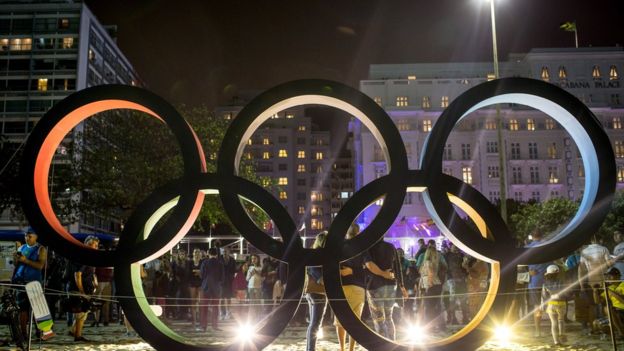 Anéis olímpicos em Copacabana