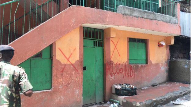 Building marked with red cross for demolition in Harama, Nairobi, 6 May 2016