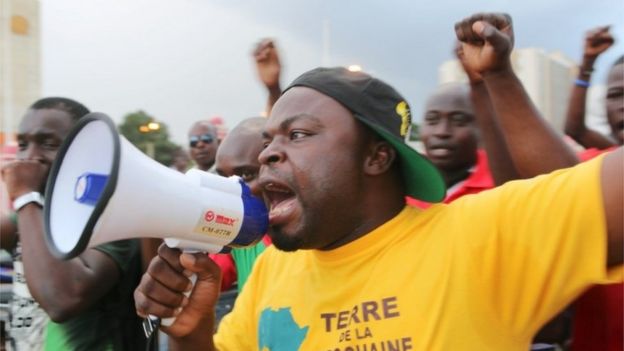 Protesters chant slogans against the presidential guard in Ouagadougou, Burkina Faso
