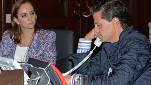 Mexico's President Enrique Pena Nieto (R) meets his Foreign Minister, Claudia Ruiz Massieu