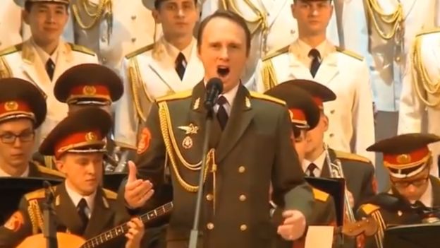 Vladislav Golikov cantando una jota en español.