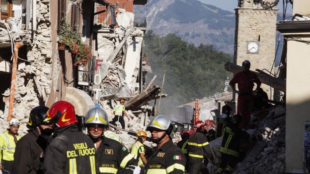 Edificios destruidos por el terremoto en Amatricer