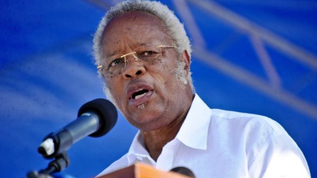 Opposition presidential candidate and former Prime Minister Edward Lowassa, who heads the four main opposition parties, speaks at his closing campaign rally in Dar es Salaam, Tanzania, Saturday, Oct. 24, 2015.
