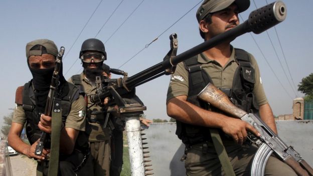 Pakistani soldiers near an air force base in Peshawar 18 September 2015