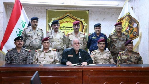 Irak Başbakanı Haydar El İbadi ve askeri yetkililer