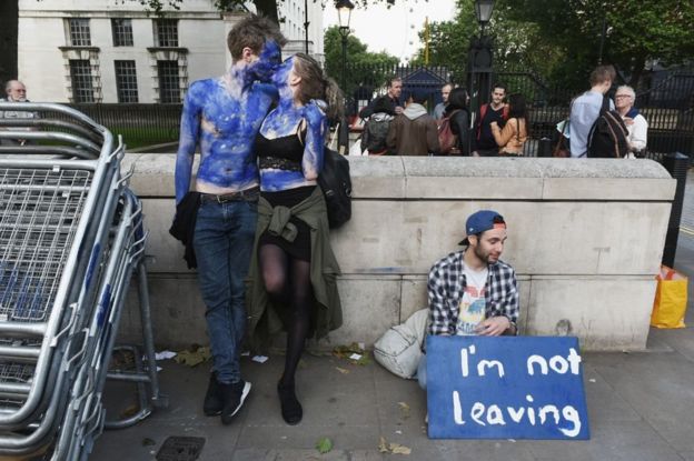 Jóvenes protestando contra el Brexit en Reino Unido.