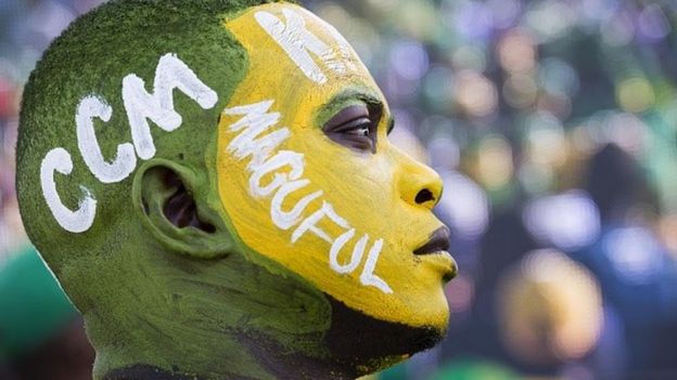 A supporter who painted his face with the party colours, attends the rally of the ruling party Chama Cha Mapinduzi (CCM) in Dar es Salaam, in Tanzania, on 23 October 2015