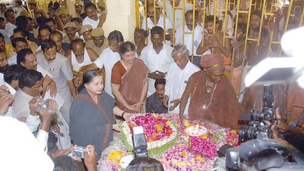 ஜெயலலிதாவின் தோழியாகவும், நிழலாகவும் இருந்த சசிகலா