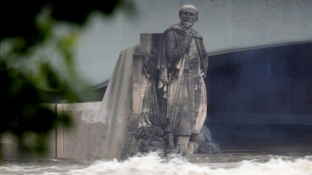 Zouave statue at the Pont de l'Alma, 31 May