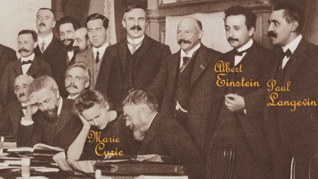 Einstein, Langevin y Curie se conocían. Aquí están en una conferencia de Física en Bruselas ese mismo año. SCIENCE & SOCIETY PICTURE LIBRARY