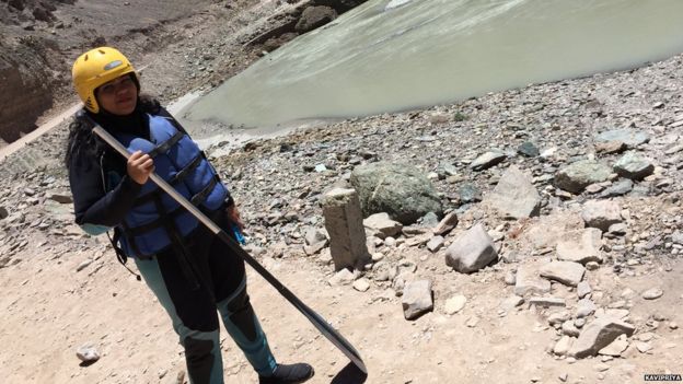 ஒற்றையாய் பயணித்து சுற்றுலா செல்லும் இளம் பெண் கவிப்பிரியா