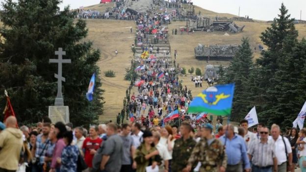 Pro-Russian rebels and supporters of the self-proclaimed Donetsk People's Republic take part in a rally (07 September 2015)