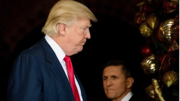 Donald Trump (trái) và Michael Flynn (phải).