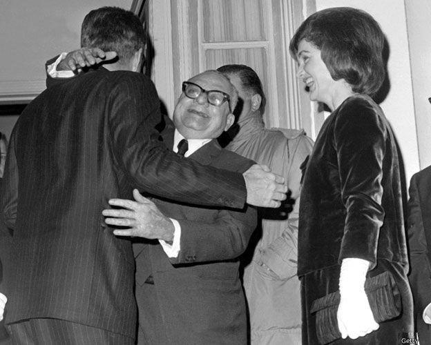 Betancourt cumprimenta John e Jacqueline Kennedy em 1962
