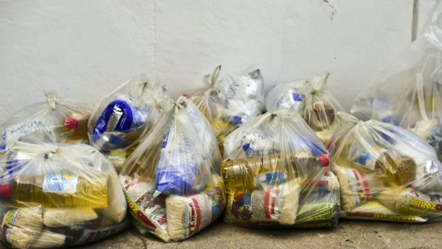 Bolsas de comida repartidas por los CLAP.