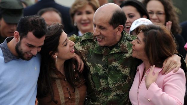 Former Revolutionary Armed Forces of Colombia hostage Gen Luis Herlindo Mendieta (2nd R) walks with his family upon arrival in Bogota on June 14, 2010.