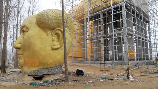 A spare Mao head for the statue