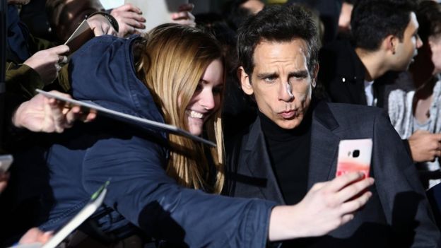Off Topic : El origen de los autógrafos _91037223_gettyimages-508048346