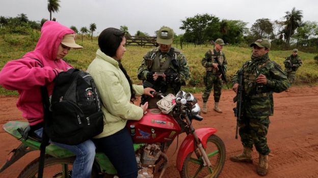 Control de identidad en Paraguay.