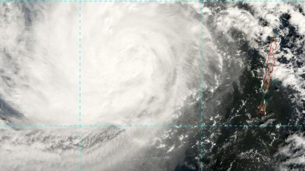 வங்க கடலில் தீவிரம் கொண்டுள்ள வர்தா புயல்