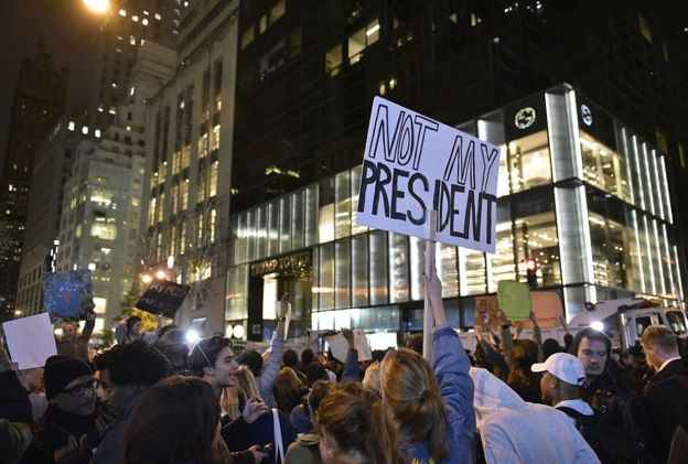 Protesta en Nueva York tras conocerse que Donald Trump es el nuevo presidente electo de Estados Unidos.