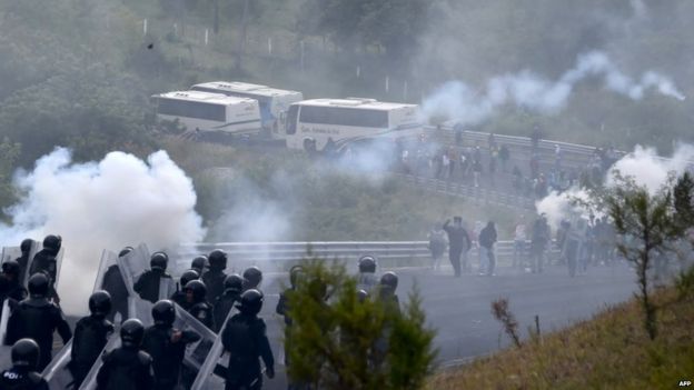 Police clash with students in Tixtla