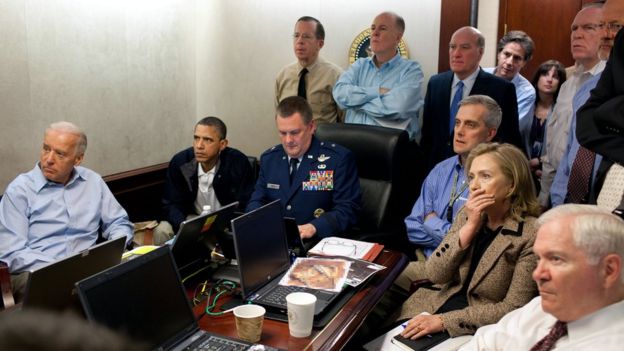 Obama, Hillary Clinton y Joe Biden en la sala donde anunciaron la muerte de bin Laden.