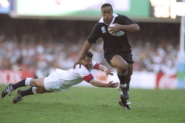 8 Jun 1995: Jonah Lomu of New Zealand evades the diving tackle of Rob Andrew of England during the Rugby World Cup Semi Final at the Newlands Stadium in Cape Town, South Africa. New Zealand won the match 45-2